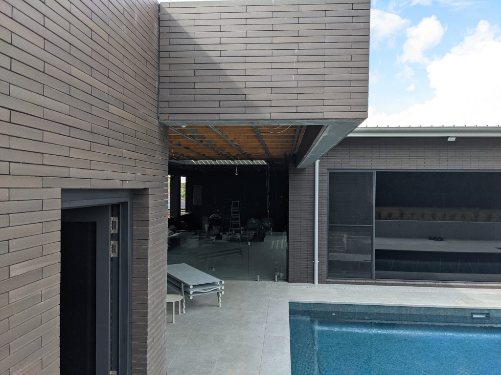 Castle Hill - Malpesa black mortarless look - pool and facades and works area